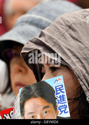 Urayasu, Japan. 30th June, 2016. Prospective voters turn out to a campaign rally by an opposition candidate running in the July 10 upper house election at Urayasu, east of Tokyo, on Thursday, June 30, 2016. The upper house election is held every three years for half of the chambers 242 seats. Credit:  Natsuki Sakai/AFLO/Alamy Live News Stock Photo