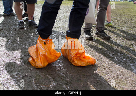 Wimbledon London,UK. 30th June 2016.  Tennis fans queuing for tickets on muddy fields  in Wimbledon Park on Day 4  of the  2016 Wimbledon Championships Credit:  amer ghazzal/Alamy Live News Stock Photo