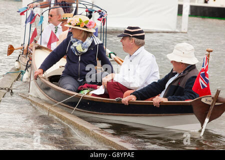 Henley on Thames Oxfordshire. UK. 30th June, 2016. UK Weather: After a wet day yesterday the sun came out at Henley Royal Regatta. Credit:  Allan Staley/Alamy Live News Stock Photo