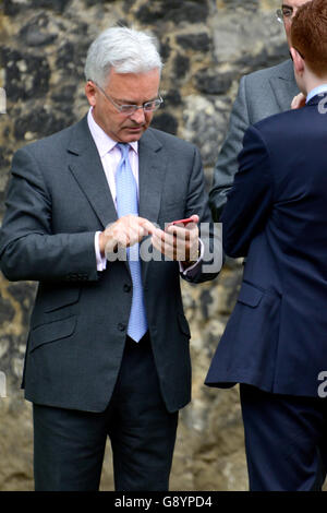 Westminster, London, UK. 30th June, 2016. Tory MPs and ministers arrive at College Green, Westminster to give interviews to the media after Boris Johnson drops out of leadership race. Sir Alan Duncan MP Stock Photo