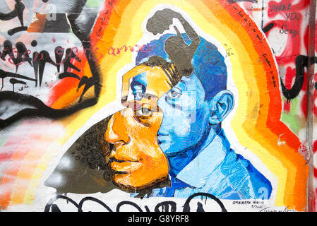 Paris, France. 28th June, 2016. The house on 5 Rue Verneuil is covered in diverse graffiti in Paris, France, 28 June 2016. Artist Serge Gainsbourg has lived in this house in the 6th district for many years. Photo: Peter Kneffel/dpa/Alamy Live News Stock Photo