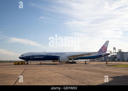 Asuncion, Paraguay. 30th June, 2016. Taiwan's (Republic of China) President Tsai Ing-wen special China Airlines aircraft prepares to depart, Silvio Pettirossi International Airport, Luque, Paraguay. Credit:  Andre M. Chang/ARDUOPRESS/Alamy Live News Stock Photo