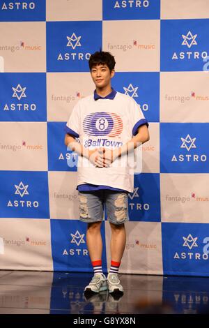 Seoul, Korea. 30th June, 2016. Idol group ASTRO hold showcase of their new album Summer Vibes in Seoul, Korea on 30th June, 2016.(China and Korea Rights Out) © TopPhoto/Alamy Live News Stock Photo