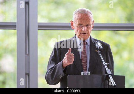 Wolfsburg, Germany. 01st July, 2016. Former Volkswagen CEO, Carl Hahn, speaks during a reception on occasion of his 90th birthday at the Wolfsburg art museum in Wolfsburg, Germany, 01 July 2016. Photo: Sebastian Gollnow/dpa/Alamy Live News Stock Photo