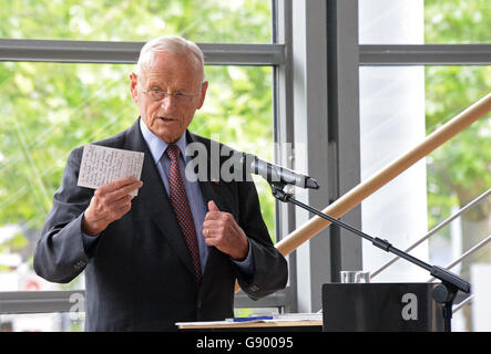 Wolfsburg, Germany. 01st July, 2016. Former Volkswagen CEO, Carl Hahn, speaks during a reception on occasion of his 90th birthday at the Wolfsburg art museum in Wolfsburg, Germany, 01 July 2016. Photo: Sebastian Gollnow/dpa/Alamy Live News Stock Photo