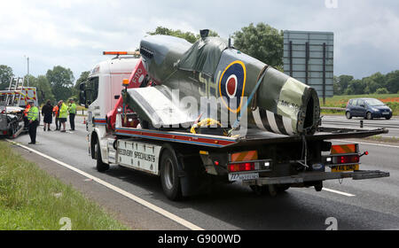 Guildford, Surrey, UK. 1st July, 2016.  A World War Two spitfire plane came off a trailer on the A3 on Friday morning. The trailer carrying a spitfire overturned on the southbound carriageway near Burntcommon. The incident happened between the B2215 London Road and the Clay Lane junction near Burpham. One lane is currently blocked and there is slow traffic southbound towards Guildford. Police and recovery services are on the scene. However, he describes the traffic as ‘absolutely chaotic’, with queues back to the M25 at junction 10 (Wisley). Credit:  uknip/Ģ����ý Live News Stock Photo