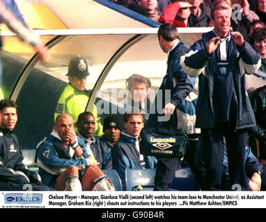 Chelsea Manager Gianluca Vialli watches his team against AC Milan Stock ...