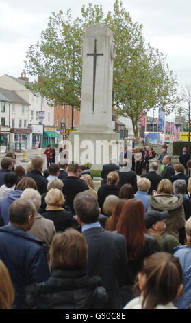 The two minute silence is observed in Chelmsford, Essex, Friday November 11, 2005, as millions of people across Britain fall silent to mark Armistice Day and remember all those who have died in war. The Two Minute Silence at the 11th hour of the 11th day of the 11th month represents the moment when the guns fell silent in November 1918 at the end of the First World War. See PA Story MEMORIAL Remembrance. PRESS ASSOCIATION Photo. Photo credit should read: Sean Dempsey/PA Stock Photo