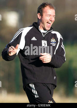 Newcastle United's Alan Shearer during a training session at Longbenton, Newcastle, Friday November 18, 2005. Newcastle face Chelsea at Stamford Bridge tomorrow. PRESS ASSOCIATION Photo. Photo credit should read: Owen Humphreys/PA Stock Photo