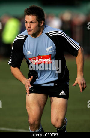 Library file dated 20/06/2005 of New Zealand flanker Richie McCaw who has been ruled out of tomorrow's Test against England at Twickenham, Friday November 18, 2005. McCaw received a blow to his head during last weekend's win over Ireland at Lansdowne Road but was named in the XV to face England on Tuesday. See PA story RUGBYU New Zealand .PRESS ASSOCIATION Photo. Photo credit should read: David Davies/PA. - NO MOBILE PHONE USE Stock Photo