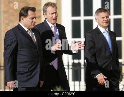 British Prime Minister Tony Blair (centre) talks with Czech Republic Prime minister Jiri Paroubek (left) and Polish Prime minister Marek Belka as EU Heads of State gather at Hampton Court Palace, Thursday 27 October 2005 for an Informal Summit of EU leaders. See PA Story SUMMIT EU. PRESS ASSOCIATION Photo. Photo credit should read:PA/Odd Andersen/WPA Pool/AFP Stock Photo