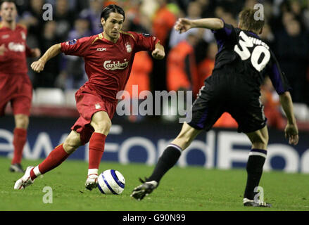 Liverpool's Luis Garcia (L) in action against Hannu Tihinen of Anderlecht during the UEFA Champions League Group G match at Anfield, Liverpool, Tuesday November 1, 2005. PRESS ASSOCIATION Photo. Photo credit should read: Phil Noble/PA. Stock Photo