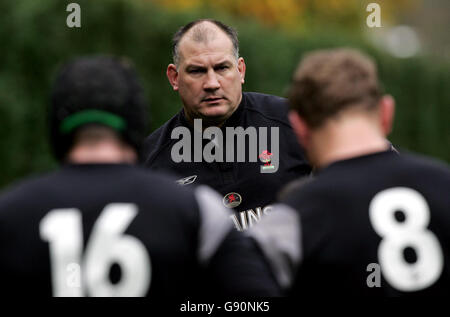 Wales coach Mike Ruddock watches over his players during a training session at Sophia Gardens, Cardiff, Wednesday November 2, 2005, ahead of their International match against New Zealand in Cardiff on Saturday. See PA story RUGBYU Wales. PRESS ASSOCIATION Photo. Photo credit should read: David Davies/PA. Stock Photo