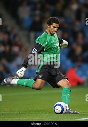 Soccer - FA Barclays Premiership - Manchester City v Aston Villa - The City of Manchester Stadium. Manchester City's goalkeeper David James Stock Photo