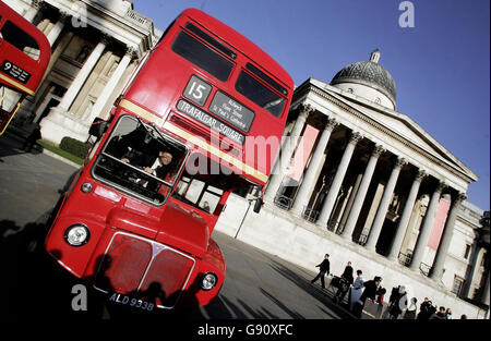 The Number 15 Routemaster Bus from Trafalgar Square to Tower Hill stands in central London, Monday 14 November 2005. The traditional London bus was given a new lease of life today when Mayor Ken Livingstone launched two 'heritage' services using the old Routemasters. The jump-on, jump-off vehicles are running on parts of routes 9 and 15, taking passengers past London tourist sites. See PA Story TRANSPORT Bus. PRESS ASSOCIATION Photo. Photo credit should read: Andrew Parsons/PA Stock Photo