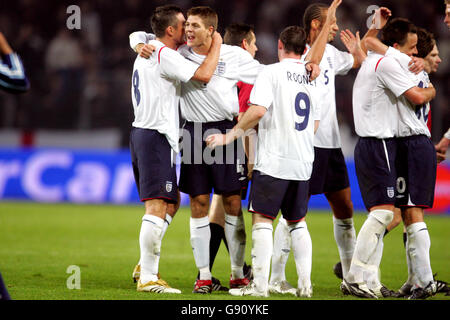 Soccer - Friendly - Argentina v England - Stade de Geneve. England players celebrate victory over Argentina Stock Photo