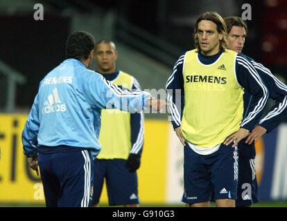 Real Madrid's Jonathan Woodgate listens to instructions from coach Vanderlei Luxemburgo Stock Photo