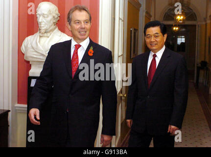 Britain's Prime Minister Tony Blair walks with President Hu Jintao of China inside 10 Downing Street, central London, Wednesday November 9, 2005. The President was in the country on a state visit and is a guest of Britain's Queen Elizabeth II at Buckingham Palace. See PA story ROYAL China. PRESS ASSOCIATION Photo. Photo Credit should read: Johnny Green/PA/WPA Rota Stock Photo
