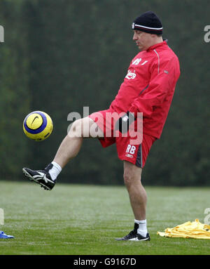 Liverpool's coach Rafael Benitez stretches for the ball during a training session at the club's Melwood complex, Liverpool, Tuesday November 22, 2005. Liverpool play Real Betis in a Champions League match tomorrow at Anfield. PRESS ASSOCIATION Photo. Photo credit should read: Phil Noble/PA Stock Photo