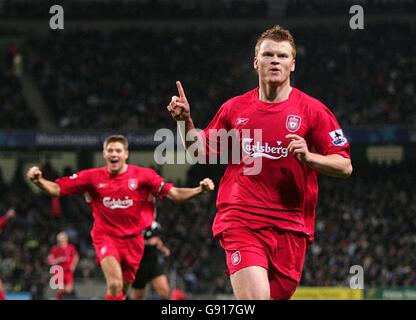 Soccer - FA Barclays Premiership - Manchester City v Liverpool - City of Manchester Stadium. Liverpool's John Arne Riise celebrates his goal with Steven Gerrard. Stock Photo