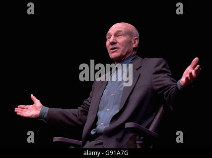 Patrick Stewart stars in his own adaptation of Charles Dickens' 'A Christmas Carol', at the Albery Theatre in central London, Wednesday 7 December 2005. PRESS ASSOCIATION Photo. Photo credit should read: Steve Parsons/PA. Stock Photo