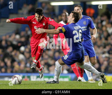 Chelsea's John Terry (R) challenges Liverpool's Luis Garcia during the UEFA Champions League match at Stamford Bridge, London, Tuesday December 6, 2005. PRESS ASSOCIATION Photo. Photo credit should read: Lyndsey Parnaby/PA. Stock Photo