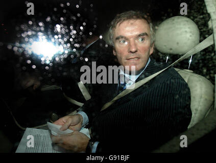 Minister of State Ivor Callely leaves Government buildings in Dublin, Wednesday December 7, 2005. Taoiseach Bertie Ahern today told the Dail he was not impressed with allegations that a contractor had paid for work to be carried out on the home of embattled Ivor Callely. See PA story POLITICS Callely Ireland. PRESS ASSOCIATION Photo. Photo credit should read: Niall Carson/PA. Stock Photo