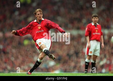 Soccer - FA Carling Premiership - Manchester United v Wimbledon. Manchester United's David Beckham takes a free kick. Stock Photo