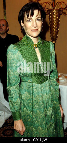 Actress Harriet Walter on Monday 28 November 2005 at the 51st Evening Standard Theatre awards held at the Savoy Hotel in central London. See PA story SHOWBIZ Awards. PRESS ASSOCIATION Photo. Photo Credit should read: Steve Parsons/PA. Stock Photo