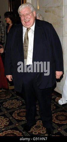 Richard Griffiths on Monday 28 November 2005 at the 51st Evening Standard Theatre awards held at the Savoy Hotel in central London. See PA story SHOWBIZ Awards. PRESS ASSOCIATION Photo. Photo Credit should read: Steve Parsons/PA. Stock Photo