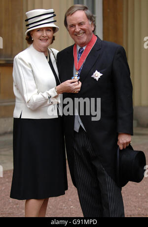 Broadcaster Sir Terry Wogan, 67 and his wife Helen, now Lady Wogan, after the radio and television presenter collected his knighthood from Britain's Queen Elizabeth II during an investiture ceremony at Buckingham Palace London, Tuesday December 6, 2005. The star has entertained the nation on the airwaves for more than 40 years and is one of the country's most popular DJs. His BBC Radio 2 breakfast show, Wake Up With Wogan, attracts more than eight million listeners. See PA story ROYAL Investiture. PRESS ASSOCIATION Photo. Photo credit should read: Fiona Hanson/PA Stock Photo