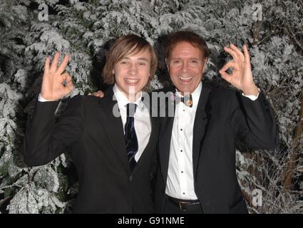 William Moseley (L, Peter) and Sir Cliff Richard arrive for the post-premiere party following the Royal Film Performance & World Premiere of 'The Chronicles Of Narnia', from Kensington Gardens, west London, Wednesday 7 December 2005. PRESS ASSOCIATION Photo. Photo credit should read: Ian West/PA Stock Photo