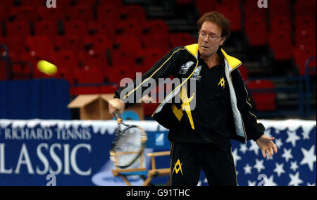 Sir Cliff Richard at the Cliff Richard Tennis Classic, a charity tennis tournament, which is held at the National Indoor Arena in Birmingham, Saturday December 17, 2005. This is the final tennis Classic which Sir Cliff will hold. PRESS ASSOCIATION Photo. Photo credit should read: Steve Parsons/PA. Stock Photo