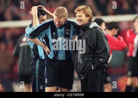 Soccer - Littlewoods FA Cup Quarter Final Replay - Sheffield United v Coventry City. Coventry City Manager Gordon Strachan (R) and David Burrows (L) Stock Photo