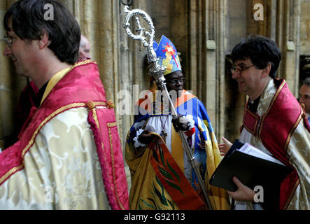 Archbishop John Sentamu, the new Archbishop of York, following his Enthronement Service as the 97th Archbishop of York, Wednesday November 30, 2005. See PA story RELIGION archbishop. PRESS ASSOCIATION photo. Photo credit should read: John Giles / PA. Stock Photo