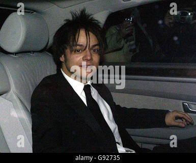 Pop jazz singer Jamie Cullum arrives at the reception party for Sir Elton John and David Furnish at their Old Windsor mansion, Wednesday December 21, 2005. The couple 'married' in a Civil Partnership Ceremony earlier today at Windsor Guildhall. See PA Story SHOWBIZ Elton. PRESS ASSOCIATION Photo. Photo credit should read: Matt Faber/PA. Stock Photo