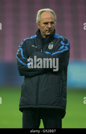 Soccer - Friendly - Argentina v England - England Training - Stade de Geneve. England head coach Sven Goran Eriksson Stock Photo