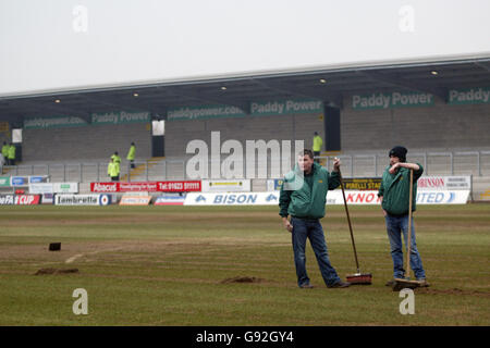 Soccer - FA Cup - Third Round - Burton Albion v Manchester United - Pirelli Stadium. Burton Albion's ground staff prepare the pitch only hours before kick off Stock Photo