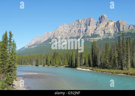 Bow River and Castle Mountain, Banff national park, Rocky Mountains, Icefield Parkway, Alberta, Canada Stock Photo