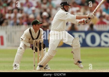 Cricket - Fourth Cornhill Test - England v South Africa - Trent Bridge - Fifth Day. England's Michael Atherton (right) pulls the ball for four, watched by South Africa wicketkeeper Mark Boucher (left) Stock Photo