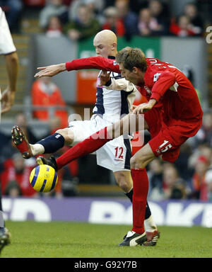 Liverpool's Peter Crouch (R) battles for ball with West Brom's Richard Chaplow during the Barclays Premiership match at Anfield, Liverpool, Saturday December 31, 2005. PRESS ASSOCIATION Photo. Photo credit should read: Phil Noble/PA. Stock Photo
