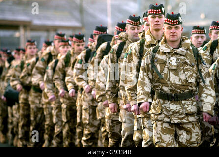 Members from the 1st Battalion of The Royal Scots set off from Dreghorn Barracks near Edinburgh for a tour of duty following one of the country's bloodiest weeks. Stock Photo