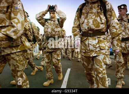 Members of the 1st Battalion of The Royal Scots set off from Dreghorn Barracks near Edinburgh for a tour of duty following one of the country's bloodiest weeks. See PA story DEFENCE Iraq. PRESS ASSOCIATION Photo. Photo credit should read: David Cheskin / PA Stock Photo