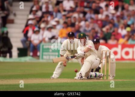 Cricket - Fourth Cornhill Test - England v South Africa - Trent Bridge - First Day. South Africa's Jonty Rhodes tries a sweep shot Stock Photo