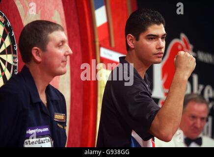 Darts - Lakeside BDO World Professional Championship 2006 - Paul Hogan v Jelle Klaasen - Frimley Green Stock Photo