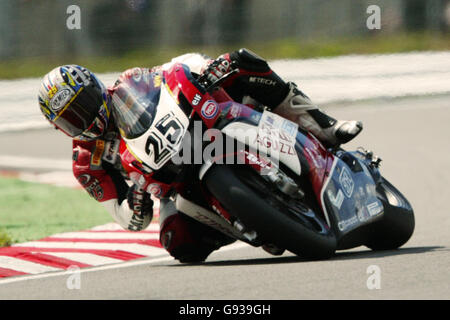 Motorcycling - Corona Extra Superbike World Championship 2005 - Race - Brands Hatch. Alessio Velini Team Pedercini Stock Photo