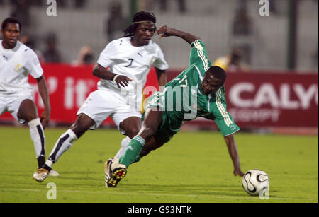 Nigeria's Julius Aghahowa and Ghana's Laryea Kingston battle for the ball Stock Photo