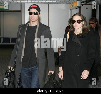 Hollywood stars Brad Pitt and Angelina Jolie at Heathrow Airport after flying from Zurich, Saturday January 28, 2006. Jolie, who is a goodwill ambassador for the U.N. refugee agency and Pitt, whose child she is carrying, attended the World Economic Forum in Davos, Switzerland. PRESS ASSOCIATION photo. Photo credit should read: Tim Ockenden/PA. Stock Photo