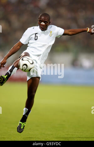 USA's Clint Dempsey and Ghana's Emmanuel Pappoe during the World Cup 2006,  Group E, USA vs Ghana at the Easy-Credit-Stadion stadium in Nuremberg,  Germany 22, 2006. Ghana won 2-1. Photo by  Gouhier-Hahn-Orban/Cameleon/ABACAPRESS.COM