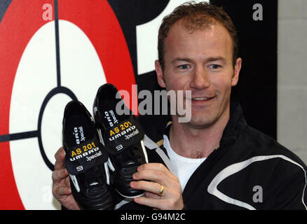 Pair umbro football boots hi res stock photography and images Alamy